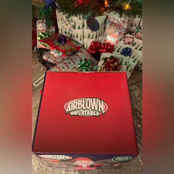 Brand new never opened box 11.5 ft Santa 🎅🏼 with sign inflatable - Picture 3 of 3